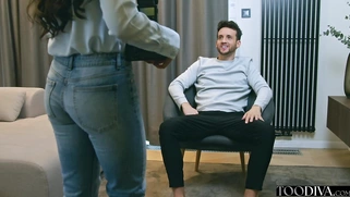 Photographer rides model's huge cock