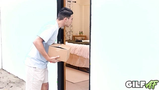 Sally D'Angelo Rewards Leo's Neighborly Service with a Wild Bath time Fuck