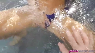 Look under the water stepbro, what do you see?