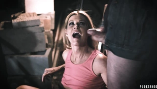 India Summer gets facialed after blowjob