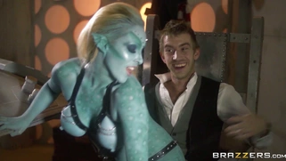 Sexy mutant Victoria Summers does a pretty sexy blowjob