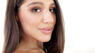 Athletic Abella Danger does sport exercises