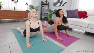 Ava Devine and Haley Spades do fitness
