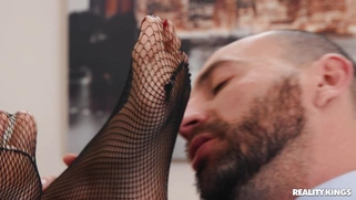 Bella Rolland gets her feet and pussy licked in the office