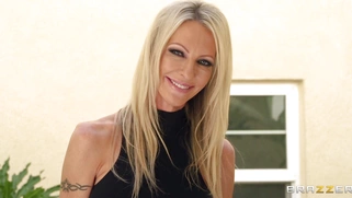 Blonde MILF Emma Starr seducing poor guy