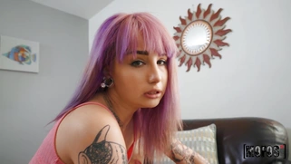 Amateur Val Steel shakes her ass on the hard rod