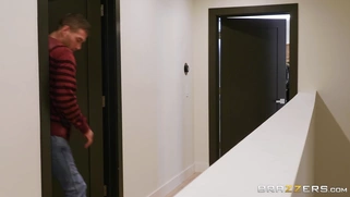 Xander Corvus spies on Brandi Love playing with her pussy