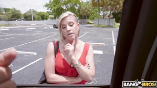 Blonde mom Kaylynn Keys is getting picked up on the street