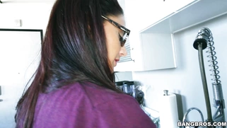 19yo Holly Hendrix gets fucked by her stepbrother