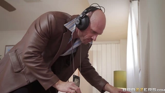 Cops Ana Foxxx and Johnny Sins are looking to arrest a felon