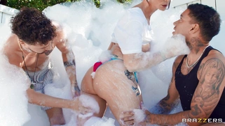 Granny Syren De Mer is sucking two cocks