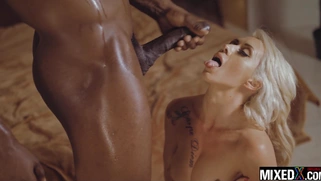 Christina Shine opens her mouth and gets facial cumshot