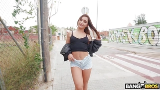 Sara Diamante shows off her amazing body outdoors