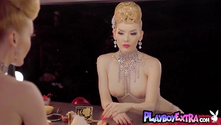 MILF shining in slutty burlesque costume