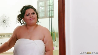 Fat mom Karla Lane gets massaged by Derrick Pierce