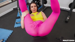 Ivy Ireland gets her pussy wet in the gym