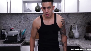 The guy got amazed by blonde hottie Khloe Kapri in the kithcen