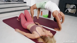 Lulu Love and Renato do yoga
