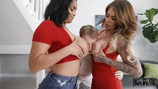 Lolly Dames and Ashlyn Peaks get their big boobs worshipped