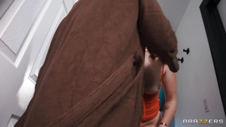 MILF Siri Dahl gets banged by Derek Savage standing