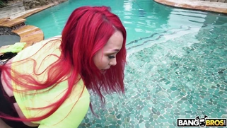 Alycia Starr shakes her giant ass on the hard cock in the pool