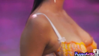 Teen reveals her pussy under the water