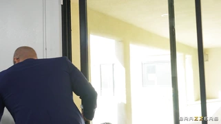Quinn Wilde gets fucked by Xander Corvus doggystyle