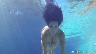 Buxom MILF Holly Halston swimming nude in the pool