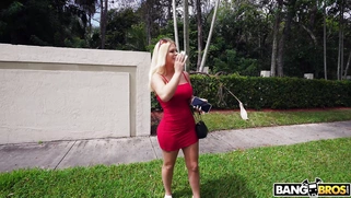 Paris Banks shows off her big tits outdoors