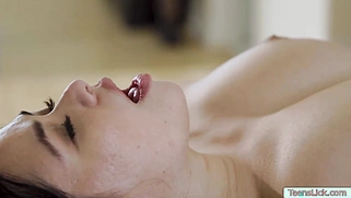 Home services masseuse eats the wet pussy of client