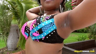 Diamond Monroe showing off her 46 inch ass outdoor