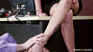 Joslyn James lets her co-worker lick her perfect feet