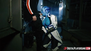Rachel Starr as Liara T’soni sucks captain Shephard's cock