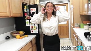 Blonde Real Estate Agent With Big Natural Tits Makes Sex Tape With Client