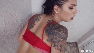 Latina Gina Valentina gets fucked from behind