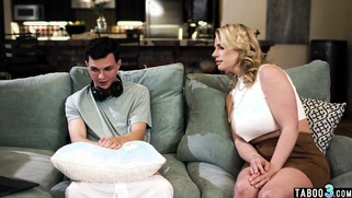 MILF Rachael cant resist stepsons dick