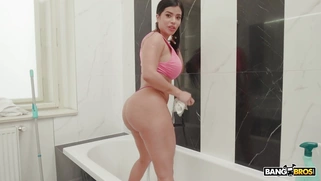Sara Retali cleans the house and shows off her big ass