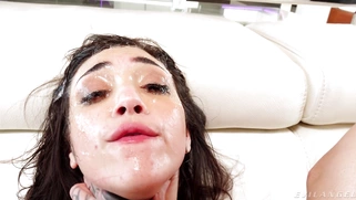Brooklyn Gray spread legs and got her ass railed